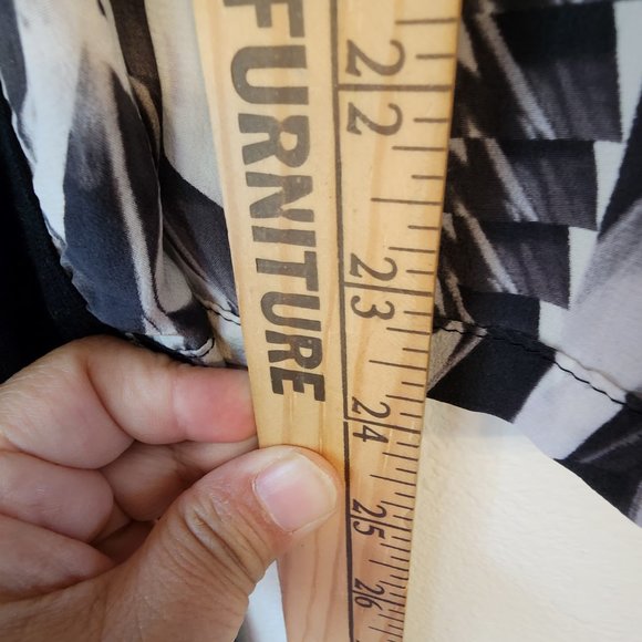 Ted Baker, Women's Cardigan Size 1, Casual, Classic, Contemporary Flaw (Hole). - Picture 10 of 10